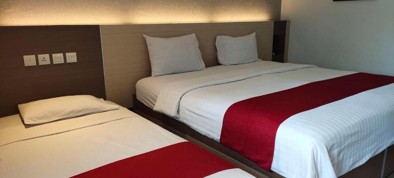Mutiara Hotel And Convention Бандунг Екстериор снимка