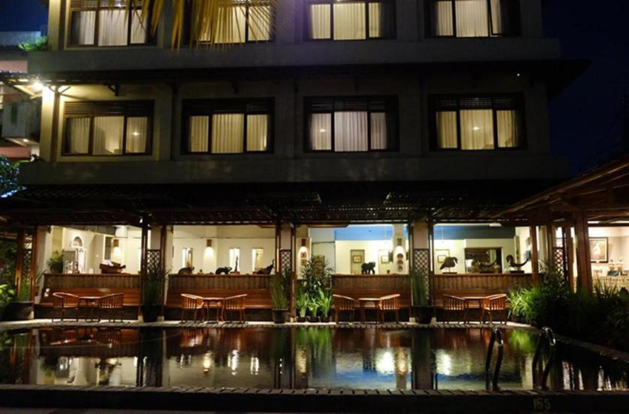 Mutiara Hotel And Convention Бандунг Екстериор снимка
